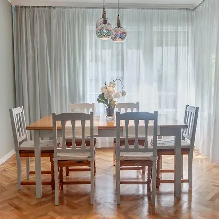 Spacious Flat Close To The American Embassy Apartment *