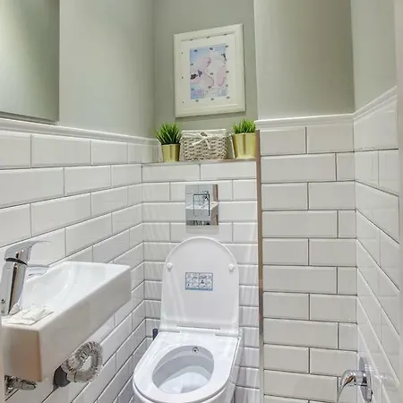 Spacious Flat Close To The American Embassy Apartment